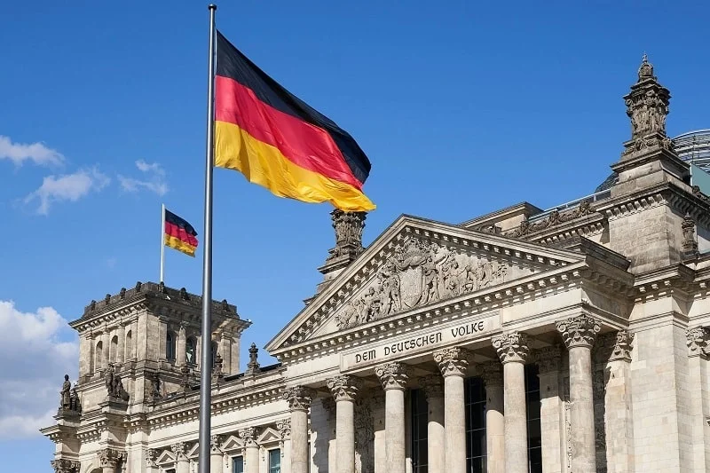 German work permit min - راحت ترین کشور برای مهاجرت کاری ایرانیان از نظر ویزا، بازار کار و درآمد