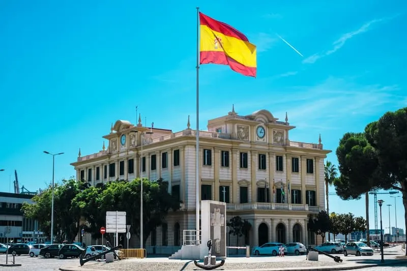 Investment in Spain10 9 11zon - سرمایه گذاری در اسپانیا | بهترین روش&zwnj;ها، شرایط، هزینه&zwnj;ها و اخذ اقامت 2025