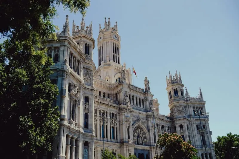 Investment in Spain11 10 11zon - سرمایه گذاری در اسپانیا | بهترین روش&zwnj;ها، شرایط، هزینه&zwnj;ها و اخذ اقامت 2025